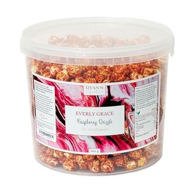 Everly Grace Popcorn – Raspberry Drizzle, 600 g – Seau de popcorn à la framboise, cerise acérola et betterave de notre manufacture à Augsbourg, Allemagne - Publicité Everly Grace Popcorn – Raspberry Drizzle, 600 g – Seau de popcorn à la framboise, cerise acérola et betterave de notre manufacture à Augsbourg, Allemagne - Publicité