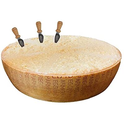 Parmigiano Reggiano AOP de Colline "SALICETO", demi roue de fromage fait de 24 mois, poids Kg.18 - Publicité Parmigiano Reggiano AOP de Colline "SALICETO", demi roue de fromage fait de 24 mois, poids Kg.18 - Publicité