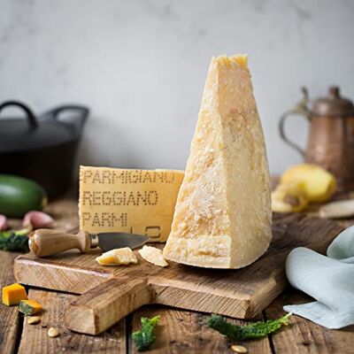 EMILIA FOOD LOVE Parmigiano Reggiano AOP 36 mois minimum de maturation Made in Italy Selected with Love in Italy Parmigiano Reggiano DOP 36 Mesi Selezionato (600) - Publicité EMILIA FOOD LOVE Parmigiano Reggiano AOP 36 mois minimum de maturation Made in Italy Selected with Love in Italy Parmigiano Reggiano DOP 36 Mesi Selezionato (600) - Publicité