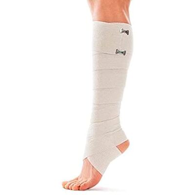 TOROS-GROUP Bandage enveloppant flexible Bande de Crepe élastique bandage de corps pour la compression avec 2 agrafes Сontre les jambes enflées Pour un long voyage fatigant 10cm x 5m Beige - Publicité TOROS-GROUP Bandage enveloppant flexible Bande de Crepe élastique bandage de corps pour la compression avec 2 agrafes Сontre les jambes enflées Pour un long voyage fatigant 10cm x 5m Beige - Publicité