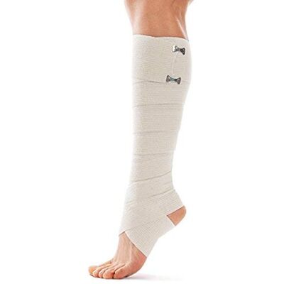 TOROS-GROUP Bandage enveloppant flexible Bande de Crepe élastique bandage de corps pour la compression avec 2 agrafes Сontre les jambes enflées Pour un long voyage fatigant 10cm x 2,5m Beige - Publicité TOROS-GROUP Bandage enveloppant flexible Bande de Crepe élastique bandage de corps pour la compression avec 2 agrafes Сontre les jambes enflées Pour un long voyage fatigant 10cm x 2,5m Beige - Publicité