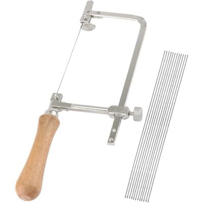 mizikuu Scie à Chantourner, Saw à Bijoux à Cadre en Acier Réglable avec 12 Lames de Scie à Métaux Manuelle Coupe PréCise pour Bois Pierre Jade Plastique Coupe de Métal Outil à Main Multifonction - Publicité mizikuu Scie à Chantourner, Saw à Bijoux à Cadre en Acier Réglable avec 12 Lames de Scie à Métaux Manuelle Coupe PréCise pour Bois Pierre Jade Plastique Coupe de Métal Outil à Main Multifonction - Publicité