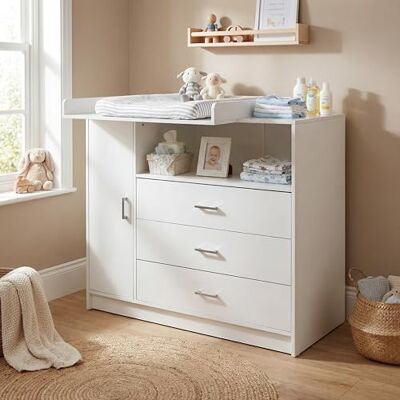 ecomi Commode à Langer pour bébé en Bois avec Plan à Langer, 3 tiroirs, 1 Porte, Hauteur 100 cm, Coloris Blanc, Dimensions 113x100 cm, poignées chromées - Publicité ecomi Commode à Langer pour bébé en Bois avec Plan à Langer, 3 tiroirs, 1 Porte, Hauteur 100 cm, Coloris Blanc, Dimensions 113x100 cm, poignées chromées - Publicité
