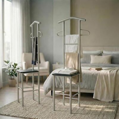 IDIMEX Lot de 2 valets de Chambre JIVO chevalets de Nuit portants pour vêtements, Structure en métal argenté avec Tablette en MDF décor Noir Mat - Publicité IDIMEX Lot de 2 valets de Chambre JIVO chevalets de Nuit portants pour vêtements, Structure en métal argenté avec Tablette en MDF décor Noir Mat - Publicité