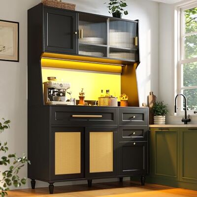 Merax Armoire de cuisine avec buffet LED pour cuisine, armoire haute avec plan de travail, porte coulissante en rotin, tiroirs, étagères réglables, style maison de campagne, noire - Publicité Merax Armoire de cuisine avec buffet LED pour cuisine, armoire haute avec plan de travail, porte coulissante en rotin, tiroirs, étagères réglables, style maison de campagne, noire - Publicité