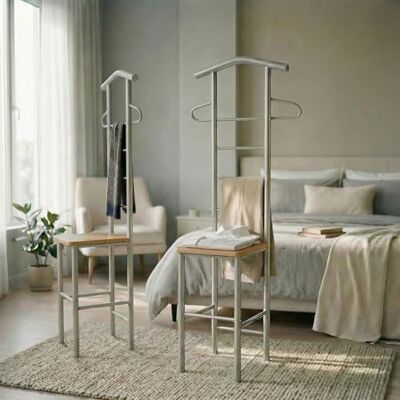 IDIMEX Lot de 2 valets de Chambre JIVO chevalets de Nuit portants pour vêtements, Structure en métal argenté avec Tablette en MDF Couleur hêtre - Publicité IDIMEX Lot de 2 valets de Chambre JIVO chevalets de Nuit portants pour vêtements, Structure en métal argenté avec Tablette en MDF Couleur hêtre - Publicité