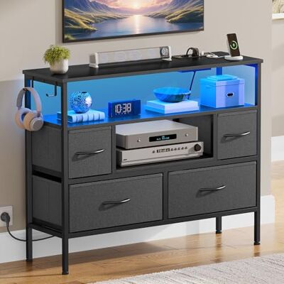 YITAHOME Commode en Tissu avec Prises et lumières LED, 4 tiroirs et 2 Crochets, Convient pour Les téléviseurs jusqu'à 32 Pouces, Armoire en Tissu pour Chambre à Coucher, Salon, Gris foncé - Publicité YITAHOME Commode en Tissu avec Prises et lumières LED, 4 tiroirs et 2 Crochets, Convient pour Les téléviseurs jusqu'à 32 Pouces, Armoire en Tissu pour Chambre à Coucher, Salon, Gris foncé - Publicité