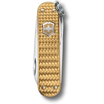 Victorinox Couteau de Poche Classic Precious Alox, 5 Fonctions, Outil Multifonction avec Ciseaux, Tournevis, Porte-Clés, y c. Boîte Cadeau, Brass Gold - Publicité Victorinox Couteau de Poche Classic Precious Alox, 5 Fonctions, Outil Multifonction avec Ciseaux, Tournevis, Porte-Clés, y c. Boîte Cadeau, Brass Gold - Publicité