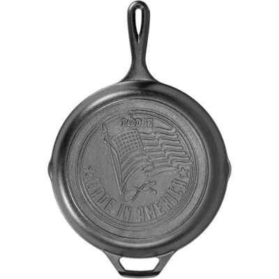 Lodge Poêle à frire en fonte 26 cm Motif drapeau américain - Publicité Lodge Poêle à frire en fonte 26 cm Motif drapeau américain - Publicité