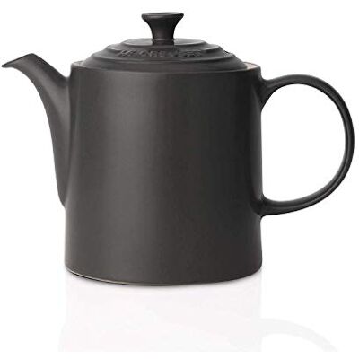 LE CREUSET Grande Théière Classique, Ronde, 1,3 Litre, Céramique, Noir Mat, 70703130000000 - Publicité LE CREUSET Grande Théière Classique, Ronde, 1,3 Litre, Céramique, Noir Mat, 70703130000000 - Publicité