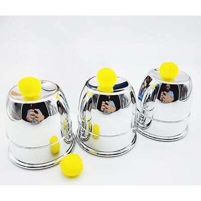 SUMAG Magic Tricks Chop Cup Tasse en plastique chromé avec trois tasses et boules (diamètre 7 x hauteur) 7 cm - Publicité SUMAG Magic Tricks Chop Cup Tasse en plastique chromé avec trois tasses et boules (diamètre 7 x hauteur) 7 cm - Publicité
