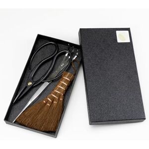 Wazakura Kit 3 Outils de Jardinage Bonsaïs Fabriqués au Japon, Ciseaux Traditionnels en Acier Carbon, avec Pince en Acier Inoxydable et Petit Balai, Set pour Débutant - Publicité Wazakura Kit 3 Outils de Jardinage Bonsaïs Fabriqués au Japon, Ciseaux Traditionnels en Acier Carbon, avec Pince en Acier Inoxydable et Petit Balai, Set pour Débutant - Publicité