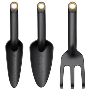 Fiskars Set d'outils de jardinage, 3 pièces, Griffe de jardin, Déplantoir et Plantoir, plastique FiberComp recyclé à 65% avec fibre de verre, noir/orange, Solid, 1076379 - Publicité Fiskars Set d'outils de jardinage, 3 pièces, Griffe de jardin, Déplantoir et Plantoir, plastique FiberComp recyclé à 65% avec fibre de verre, noir/orange, Solid, 1076379 - Publicité