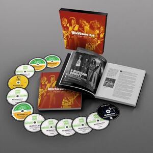 Wishbone Ash At the BBC 1970-1988 (11cd+Dvd+Buch Boxset) - Publicité Wishbone Ash At the BBC 1970-1988 (11cd+Dvd+Buch Boxset) - Publicité