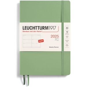 LEUCHTTURM1917 370788 Agenda semainier 2025, format A5, à couverture souple, 12 mois, ligné, vert sauge, en anglais - Publicité LEUCHTTURM1917 370788 Agenda semainier 2025, format A5, à couverture souple, 12 mois, ligné, vert sauge, en anglais - Publicité