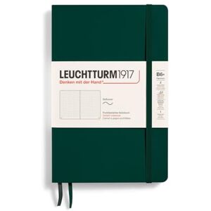 LEUCHTTURM1917 370318 Carnet Paperback (B6+), Couverture souple, 123 pages numérotées, Forest Green, pointillé - Publicité LEUCHTTURM1917 370318 Carnet Paperback (B6+), Couverture souple, 123 pages numérotées, Forest Green, pointillé - Publicité