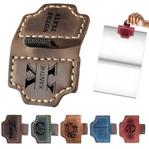 RSQGT Marque-Pages Magnétiques Personnalisés Avec Porte-Stylos Élastiques, Signets En Cuir Personnalisables Avec Initiales Florales, Pour Les Amoureux Des Livres - Publicité RSQGT Marque-Pages Magnétiques Personnalisés Avec Porte-Stylos Élastiques, Signets En Cuir Personnalisables Avec Initiales Florales, Pour Les Amoureux Des Livres - Publicité