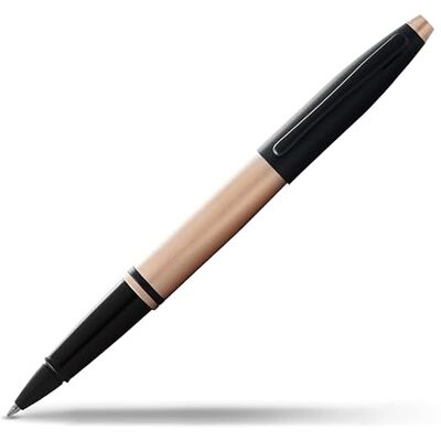 CROSS Stylo roller rechargeable Calais présenté dans un coffret cadeau de luxe – Pointe moyenne, encre noire, or rose brossé et noir - Publicité CROSS Stylo roller rechargeable Calais présenté dans un coffret cadeau de luxe – Pointe moyenne, encre noire, or rose brossé et noir - Publicité