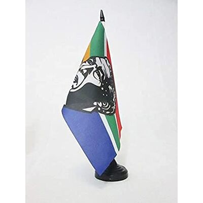 AZ FLAG Drapeau De Table Afrique du Sud avec Mandela 21x14 cm Petit Drapeau Sud-Africain Avec Madiba De Bureau 100% Polyester Avec Hampe De 25cm Et Socle En Plastique Noir - Publicité AZ FLAG Drapeau De Table Afrique du Sud avec Mandela 21x14 cm Petit Drapeau Sud-Africain Avec Madiba De Bureau 100% Polyester Avec Hampe De 25cm Et Socle En Plastique Noir - Publicité