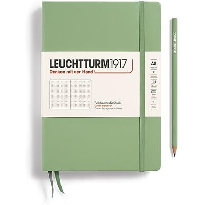 LEUCHTTURM1917 361584 Carnet de notes Medium (A5), Couverture rigide, 251 pages numérotées, Sauge, pointillé - Publicité LEUCHTTURM1917 361584 Carnet de notes Medium (A5), Couverture rigide, 251 pages numérotées, Sauge, pointillé - Publicité