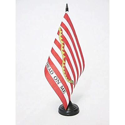 AZ FLAG Drapeau De Table USA First Navy Don't tread on me 21x14 cm Petit Drapeau De L'Armée Américaine De Bureau 100% Polyester Avec Hampe De 25cm Et Socle En Plastique Noir - Publicité AZ FLAG Drapeau De Table USA First Navy Don't tread on me 21x14 cm Petit Drapeau De L'Armée Américaine De Bureau 100% Polyester Avec Hampe De 25cm Et Socle En Plastique Noir - Publicité