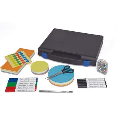 MAUL Mallette d'Animation start 35, 5 x 31, 5 x 6 cm, Mallette d'Animation en Plastique Solide, Mallette avec 1, 052 Pièces, Incl, Cartes d'Animation, Ciseaux, Marqueurs, Épingles, Noir - Publicité MAUL Mallette d'Animation start 35, 5 x 31, 5 x 6 cm, Mallette d'Animation en Plastique Solide, Mallette avec 1, 052 Pièces, Incl, Cartes d'Animation, Ciseaux, Marqueurs, Épingles, Noir - Publicité