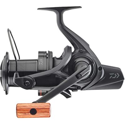 Daiwa 21 Emblem, 45 SCW QD SD, Moulinet de Pêche Big Pit, Frein Avant, 1158-7 - Publicité Daiwa 21 Emblem, 45 SCW QD SD, Moulinet de Pêche Big Pit, Frein Avant, 1158-7 - Publicité
