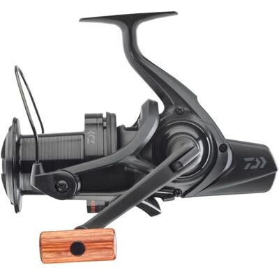 Daiwa 1158-7 Emblème 45 SCW QD SD Moulinet de pêche à la Carpe Ambidextre Gros Poisson Moulinet de pêche à la Carpe Frein Avant - Publicité Daiwa 1158-7 Emblème 45 SCW QD SD Moulinet de pêche à la Carpe Ambidextre Gros Poisson Moulinet de pêche à la Carpe Frein Avant - Publicité