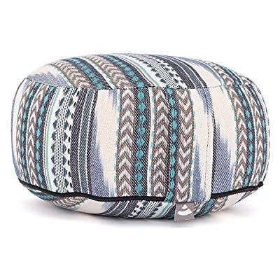 Bodhi Coussin de méditation Rondo Collection Ethno Coussin d'assise en Coton Biologique avec poignée et déhoussable Garni d'épeautre Tissage Jacquard Motifs Noir-Blanc-Bleu - Publicité Bodhi Coussin de méditation Rondo Collection Ethno Coussin d'assise en Coton Biologique avec poignée et déhoussable Garni d'épeautre Tissage Jacquard Motifs Noir-Blanc-Bleu - Publicité