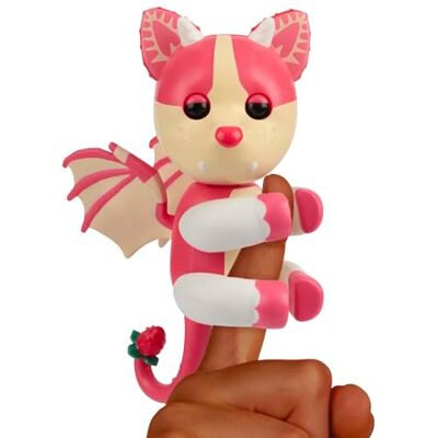 Fingerlings Adopt Me! x, Adopt Me ! Chauve-Souris Dragon aux Fraises, Animal interactif légendaire avec Plus de 40 Sons et réactions (à partir de 5 Ans) - Publicité Fingerlings Adopt Me! x, Adopt Me ! Chauve-Souris Dragon aux Fraises, Animal interactif légendaire avec Plus de 40 Sons et réactions (à partir de 5 Ans) - Publicité
