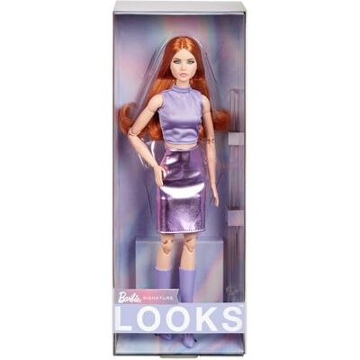 Barbie Looks 20 Poupée à collectionner n° 20 avec cheveux roux et tenue branchée « an 2000 » : haut lavande, jupe en similicuir et bottes hauteur genou, HRM12 - Publicité Barbie Looks 20 Poupée à collectionner n° 20 avec cheveux roux et tenue branchée « an 2000 » : haut lavande, jupe en similicuir et bottes hauteur genou, HRM12 - Publicité