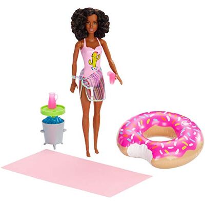 Barbie Mobilier Coffret Journée Piscine, poupée Brune en Maillot de Bain, bouée Donut et Accessoires, Jouet pour Enfant, GHT21 - Publicité Barbie Mobilier Coffret Journée Piscine, poupée Brune en Maillot de Bain, bouée Donut et Accessoires, Jouet pour Enfant, GHT21 - Publicité