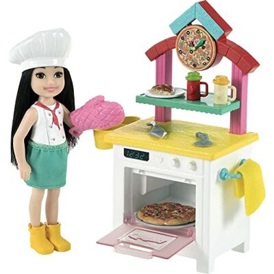 Barbie Famille Chelsea Métiers Coffret Pizzeria, Mini-poupée Brune et Accessoires, Jouet pour Enfant, GTN63 - Publicité Barbie Famille Chelsea Métiers Coffret Pizzeria, Mini-poupée Brune et Accessoires, Jouet pour Enfant, GTN63 - Publicité