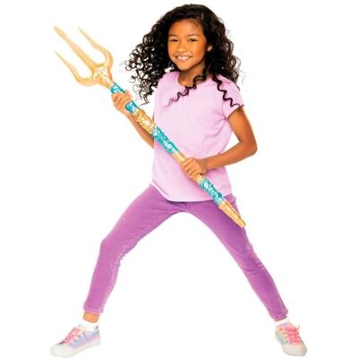 Disney La Petite Sirène Trident Lumineux et Sonore de Triton Licence Officielle Effets Activés par Le Mouvement 91,4 cm Cadeau Enchanté Adapté Aux Enfants Dès 3 Ans - Publicité Disney La Petite Sirène Trident Lumineux et Sonore de Triton Licence Officielle Effets Activés par Le Mouvement 91,4 cm Cadeau Enchanté Adapté Aux Enfants Dès 3 Ans - Publicité