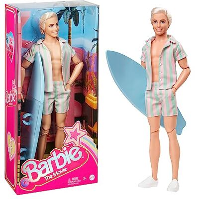 Barbie Le Film Poupée Mannequin Ken Articulée avec Ensemble Plage Rayé Rose Et Vert Pastel, Planche De Surf Et Baskets Blanches, À Collectionner, Jouet Enfant, HPJ97 - Publicité Barbie Le Film Poupée Mannequin Ken Articulée avec Ensemble Plage Rayé Rose Et Vert Pastel, Planche De Surf Et Baskets Blanches, À Collectionner, Jouet Enfant, HPJ97 - Publicité