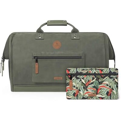 Cabaïa CABAIA Sac de Voyage Duffle Adventurer 40L Compatible Bagage Cabine 45x30x29 Déperlant & Certifié Vegan 2 Poches Compartiment à Chaussures Sac Week-End, Sac de Sport Vert - Publicité Cabaïa CABAIA Sac de Voyage Duffle Adventurer 40L Compatible Bagage Cabine 45x30x29 Déperlant & Certifié Vegan 2 Poches Compartiment à Chaussures Sac Week-End, Sac de Sport Vert - Publicité
