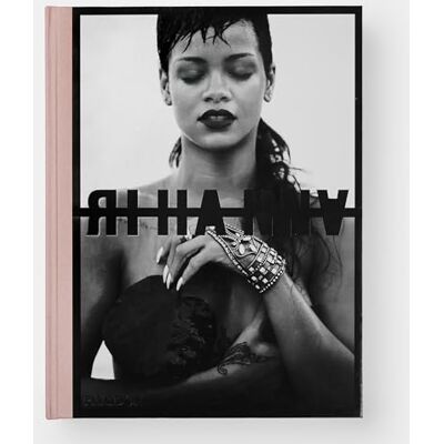The Rihanna Book: Fenty X Phaidon Featuring a Tattooed Hand Stand - Publicité The Rihanna Book: Fenty X Phaidon Featuring a Tattooed Hand Stand - Publicité