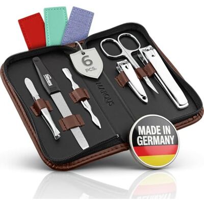 marQus Kit Manucure et Pédicure 6 Pièces de Solingen Allemagne Coupe-Ongles, Lime, Repousse-Cuticule, Ciseaux, Pince à Épiler - Publicité marQus Kit Manucure et Pédicure 6 Pièces de Solingen Allemagne Coupe-Ongles, Lime, Repousse-Cuticule, Ciseaux, Pince à Épiler - Publicité