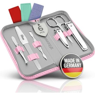 marQus Kit Manucure et Pédicure 6 Pièces de Solingen Allemagne Coupe-Ongles, Lime, Repousse-Cuticule, Ciseaux, Pince à Épiler - Publicité marQus Kit Manucure et Pédicure 6 Pièces de Solingen Allemagne Coupe-Ongles, Lime, Repousse-Cuticule, Ciseaux, Pince à Épiler - Publicité