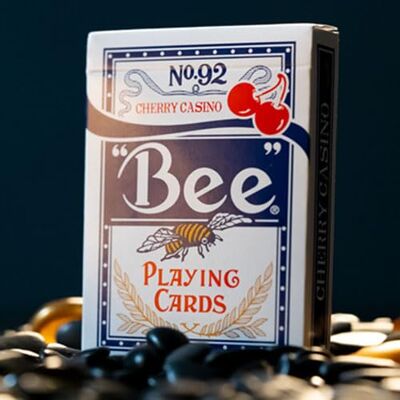 SOLOMAGIA Limited Bee X Cherry (Blue) Playing Cards - Publicité SOLOMAGIA Limited Bee X Cherry (Blue) Playing Cards - Publicité