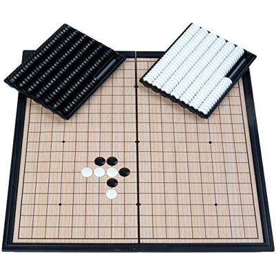 Engelhart 250412 Jeu de GO Magnétique de Voyage 19x19 Plateau Compact 24x24 cm Parfait pour Voyager Facile à Transporter Boîte de Rangement Incluse Règles Incluses Dès 6 Ans - Publicité Engelhart 250412 Jeu de GO Magnétique de Voyage 19x19 Plateau Compact 24x24 cm Parfait pour Voyager Facile à Transporter Boîte de Rangement Incluse Règles Incluses Dès 6 Ans - Publicité