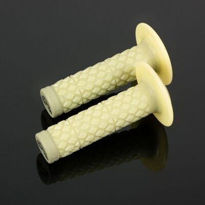 Poignées de guidon Renthal MX R-Works Aramid Comfort - Publicité Poignées de guidon Renthal MX R-Works Aramid Comfort - Publicité