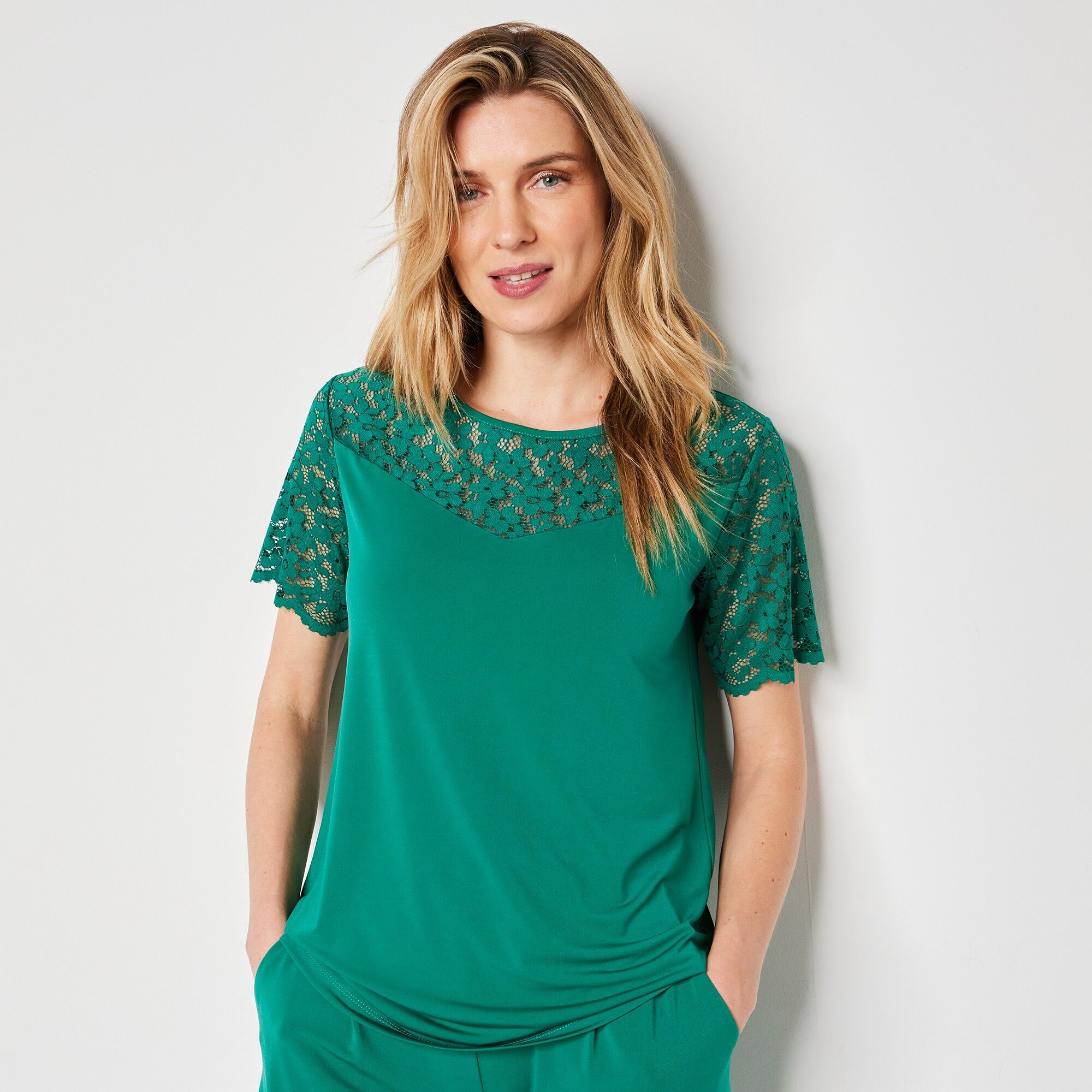 Blancheporte T-shirt Dentelle Col Rond Manches Courtes Uni - Femme Vert 42/44