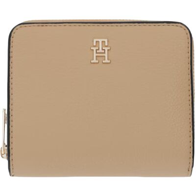 Πορτοφόλι Tommy Hilfiger TH ICON MED ZA W/ FLAP SEASONAL AW0AW18758 Brown One Size Πορτοφόλι Tommy Hilfiger TH ICON MED ZA W/ FLAP SEASONAL AW0AW18758 Brown One Size