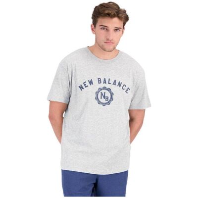 T-shirt με κοντά μανίκια New Balance T-shirt Sport Seasonal Graphic Cot AG M 100% coton Grey Medium αρσενικός T-shirt με κοντά μανίκια New Balance T-shirt Sport Seasonal Graphic Cot AG M 100% coton Grey Medium αρσενικός
