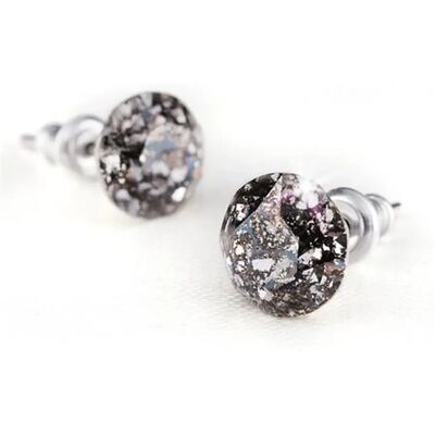 ART CRYSTELLA Fülbevaló fekete csipke mintás SWAROVSKI kristállyal 8mm 1800XKE046 ART CRYSTELLA Fülbevaló fekete csipke mintás SWAROVSKI kristállyal 8mm 1800XKE046