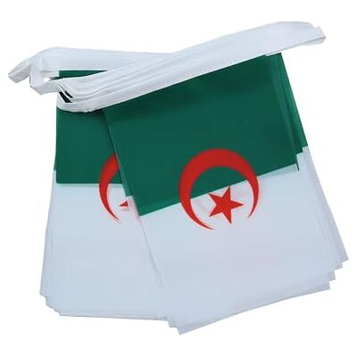 Algériai Zászlósor - 6M, 20 zászló, 21x15cm - Ünnepi Dekoráció Algériai Zászlósor - 6M, 20 zászló, 21x15cm - Ünnepi Dekoráció