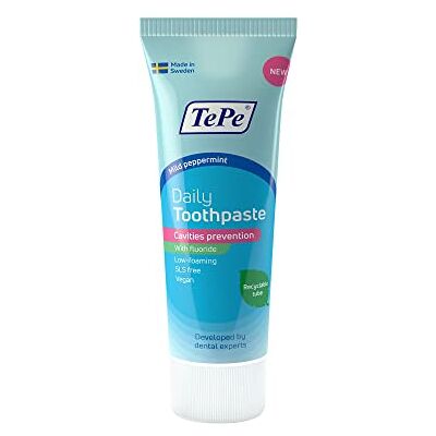 TePe Daily Zahnpasta 75 ml Erwachsene/milder Pfefferminzgeschmack, sanfte Fluorid-Zahnpasta gegen Karies mit einer altersgerechten Fluormenge, vegane TePe Daily Zahnpasta 75 ml Erwachsene/milder Pfefferminzgeschmack, sanfte Fluorid-Zahnpasta gegen Karies mit einer altersgerechten Fluormenge, vegane