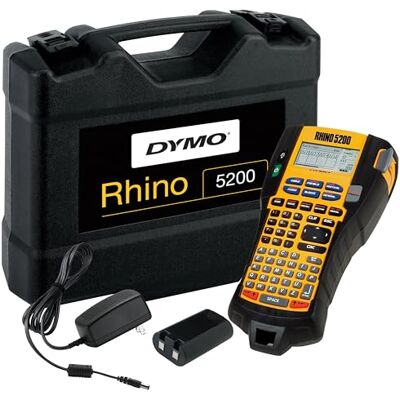 Dymo Rhino 5200 Tragbares Industrielles Beschriftungsgerät ABC-Tastatur & LCD-Display Stabiles Kunststoffgehäuse mit integrierten Gummipuffern Gummierte Tasten mit 11 Funktionen Dymo Rhino 5200 Tragbares Industrielles Beschriftungsgerät ABC-Tastatur & LCD-Display Stabiles Kunststoffgehäuse mit integrierten Gummipuffern Gummierte Tasten mit 11 Funktionen