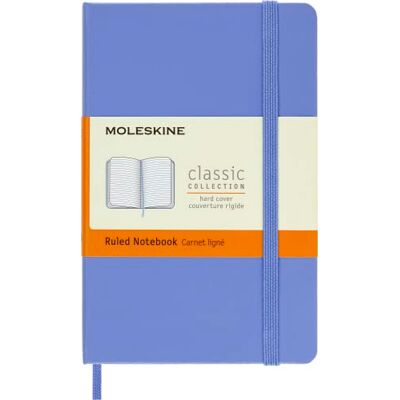 Moleskine Klassisches Notizbuch, Liniertes Notizbuch, Hardcover und elastischer Verschluss, Taschenformat 9 x 14 cm, Farbe Hortensienblau, 192 Seiten Moleskine Klassisches Notizbuch, Liniertes Notizbuch, Hardcover und elastischer Verschluss, Taschenformat 9 x 14 cm, Farbe Hortensienblau, 192 Seiten